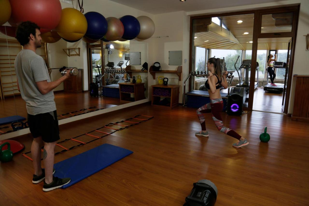 Llao Llao Resort, Golf-Spa San Carlos de Bariloche Exterior photo A personal trainer working with a client