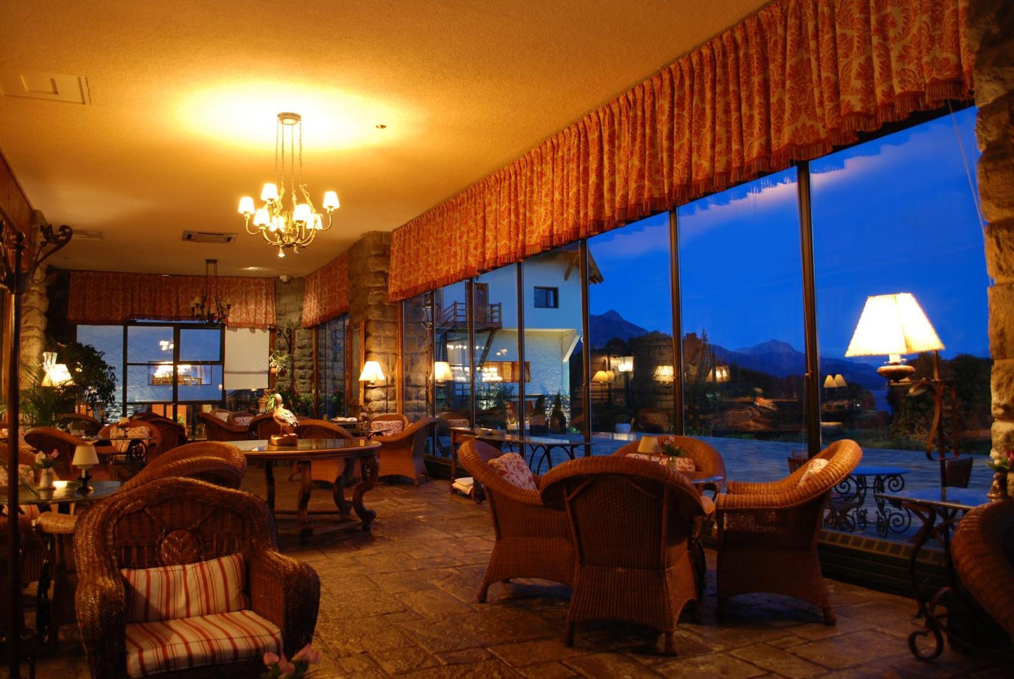 Llao Llao Resort, Golf-Spa San Carlos de Bariloche Exterior photo The lobby at the Inn at Sedona