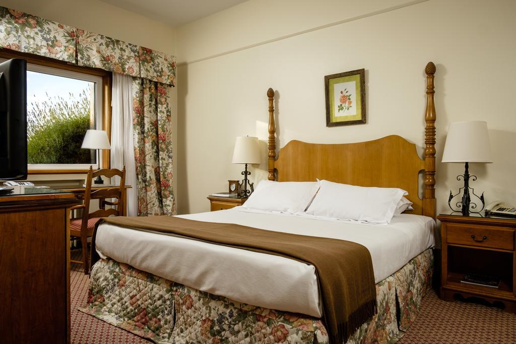 Llao Llao Resort, Golf-Spa San Carlos de Bariloche Exterior photo A bedroom at the Inn at Disney's Animal Kingdom
